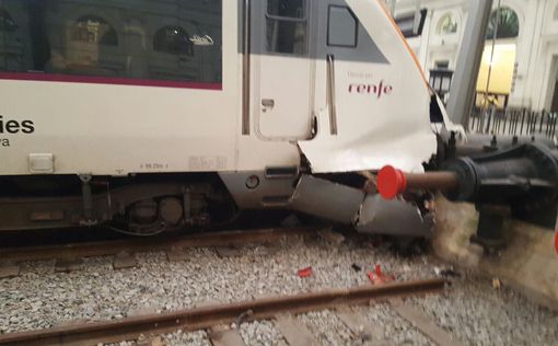ЧП с поездом в Барселоне: пострадали около 50 человек