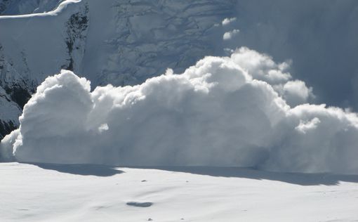 Во Французских Альпах при сходе лавины погибли 3 человека