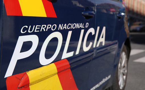 Испания:  мужчина с ножом  напал на полицейских