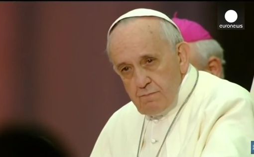Папа Римский Франциск засыпает во время молитвы