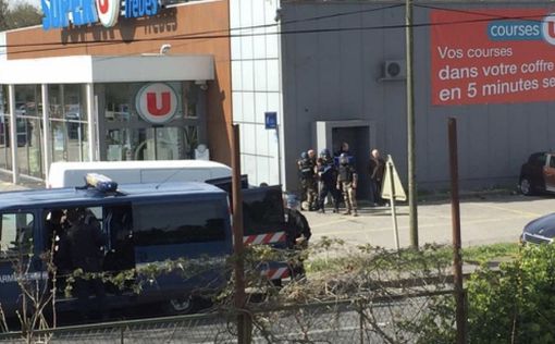 Во Франции сторонник ИГ захватил магазин и взял заложников