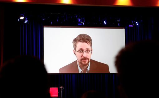 США подали в суд на Сноудена из-за его новой книги