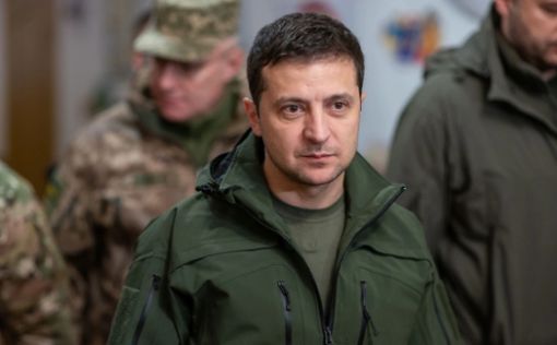 Зеленский приехал на Донбасс "поддержать боевой дух"