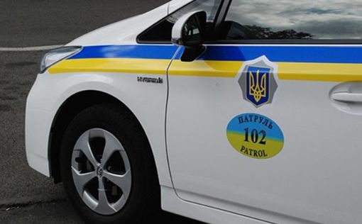 В Киеве двух патрульных поймали на взятке (фото)