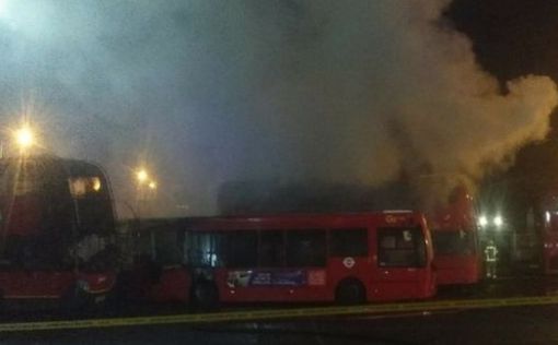 В Лондоне вспыхнуло автобусное депо, есть пострадавшие