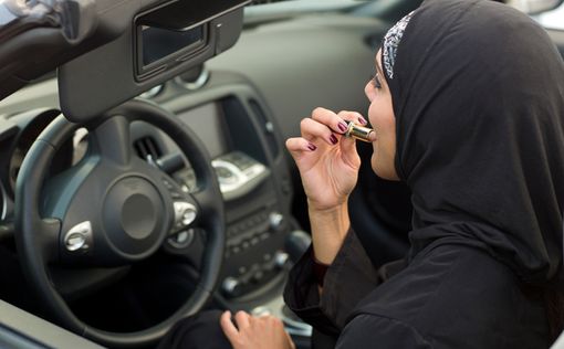 В Саудовской Аравии угрожают сжигать женщин-водителей