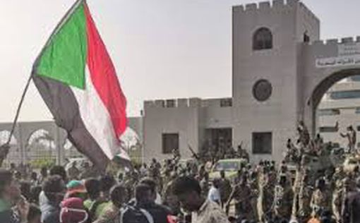 Экс-президента Судана бросили за решетку