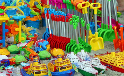 Более 100 очень опасных веществ нашли в детских игрушках