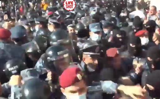 Митинг в Ереване: начались задержания и столкновения