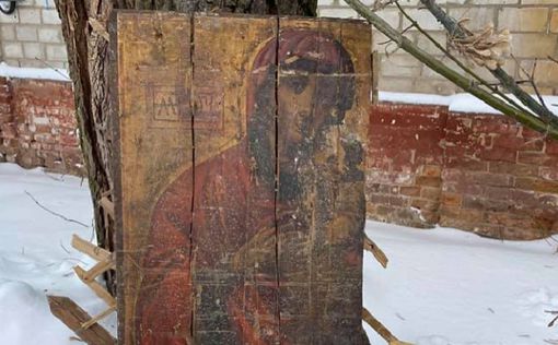 В руинах сгоревшей больницы нашли древние уникальные иконы