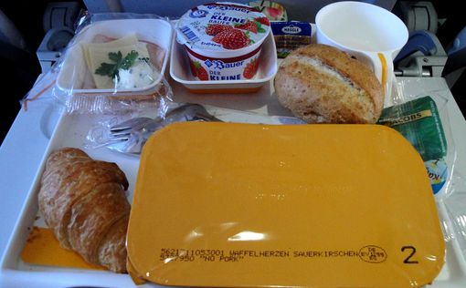 Як отримати в літаку смачну їжу - порада стюардеси