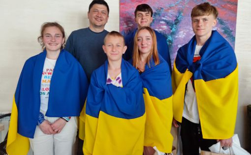 Через два года после похищения в Украину вернули пятерых детей-сирот. Фото