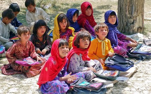 В Афганистане госпитализировали 60 школьниц после отравления