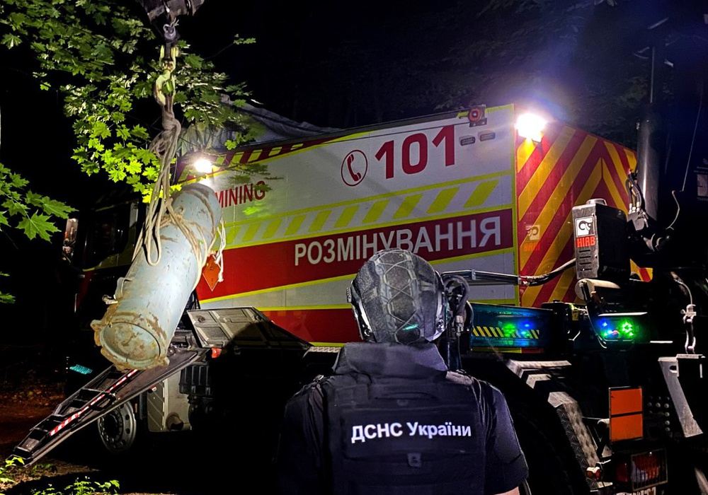 У Києві знешкодили бойову частину ракети Х-69. Фото