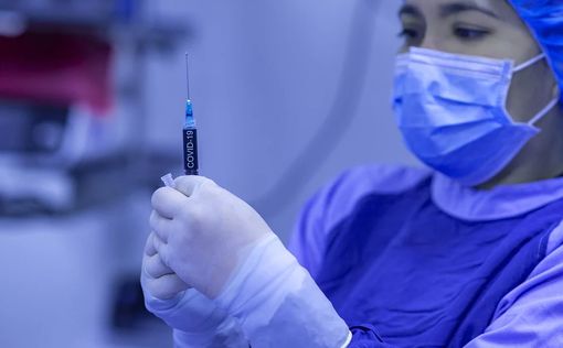 Медиков - противников вакцинации будут увольнять