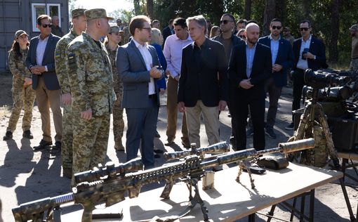 Блинкен передал украинским пограничникам и полицейским бронемашины MRAP