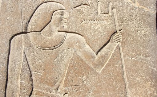 Археологи обнаружили золотые украшения в египетском некрополе