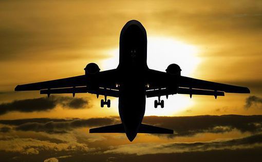 Летел в Лондон: на борту самолета easyJet умер мужчина