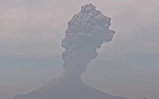 Видео: в Японии "проснулся" вулкан