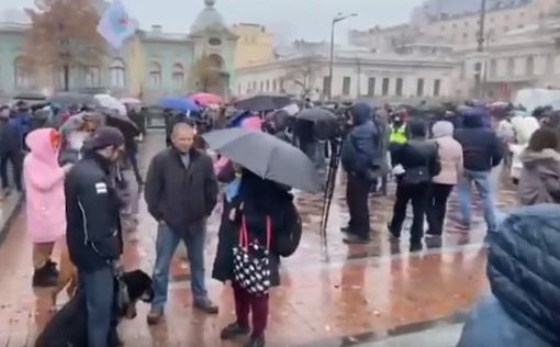 Центр Киева заблокирован: под Радой собрались "антивакцинаторы"