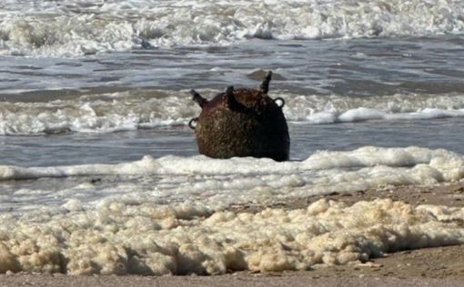 На берег одесский выбросило огромную мину. Фото