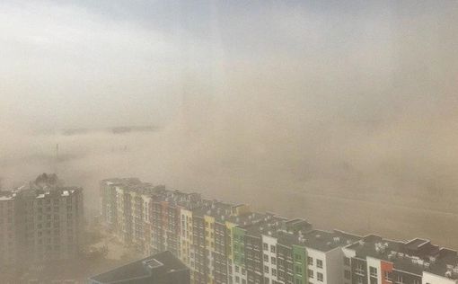 На Киев обрушилась настоящая песчаная буря. Видео