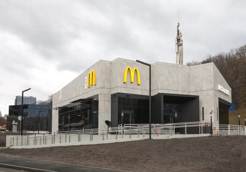 В Киеве открылся 101-й - особенный - McDonald's: адрес, фото