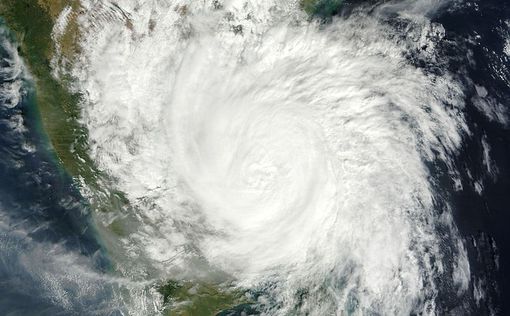 Тропический циклон "Киррили" понижен до первой категории