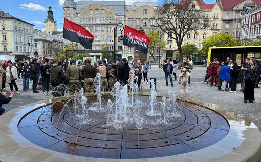 Во Львове открыли фонтан в честь "Да Винчи" и погибших добровольцев. Фото