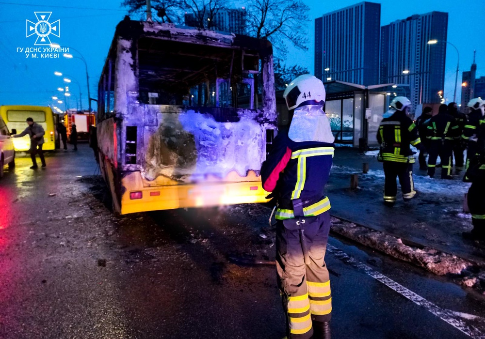В Киеве сгорела маршрутка. Фото