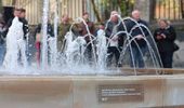 Во Львове открыли фонтан в честь "Да Винчи" и погибших добровольцев. Фото | Фото 11