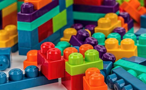 Lego не може відмовитися від нафти під час виробництва деталей: причина