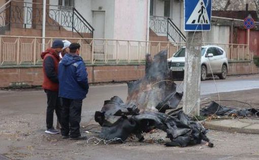 Жители Феодосии осматривают “ремонт БДК “Новочеркасск””