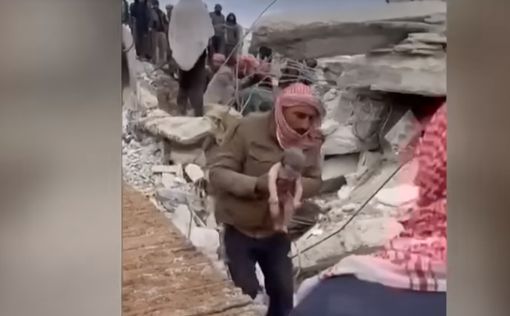 Шок: новорожденного с необрезанной пуповиной достали из-под завалов в Сирии