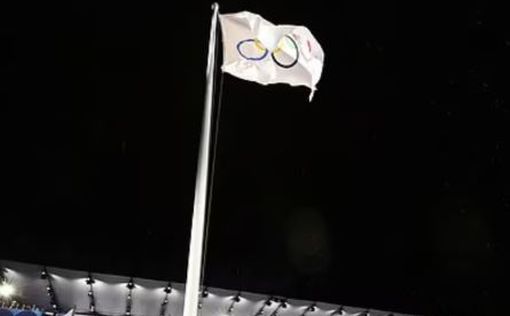 На відкритті Олімпіади прапор повісили догори ногами