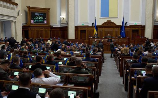 Депутатів дедалі менше: Рада позбавила мандата "слугу" Трухіна
