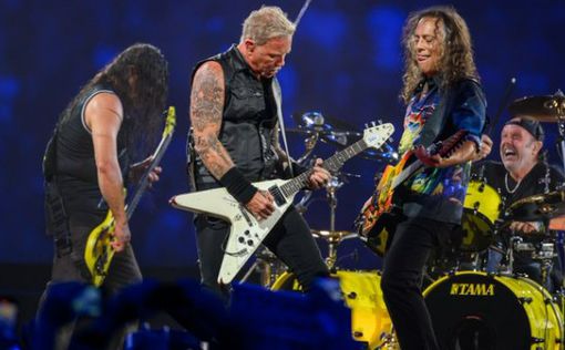Metallica приостановила двухлетний тур из-за болезни фронтмена