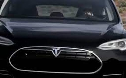 США розслідують відгук Tesla 2 мільйони автомобілів із-за автопілота