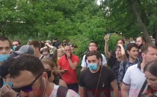 В поддержку Стерненко: Активисты перекрыли улицу возле суда