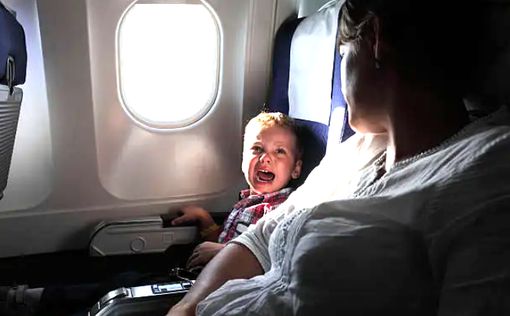 Голландская авиакомпания запускает рейсы с зонами "Только для взрослых"
