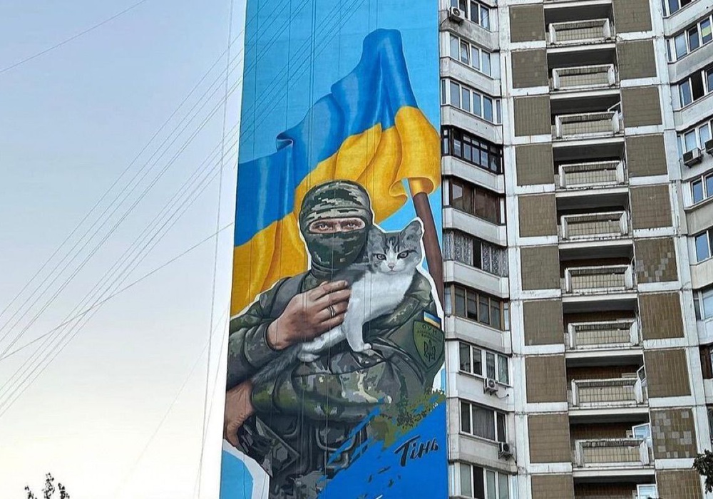 В Киеве "Тенью" увековечили память погибших добровольцев. Фото