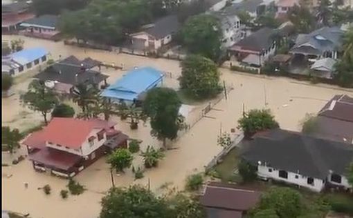 Наводнение в Малайзии: десятки тысяч эвакуированы, 4 человека погибли - видео