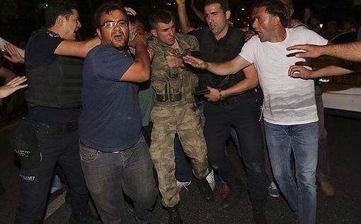 Армия Турции: мятежники ещё не повержены