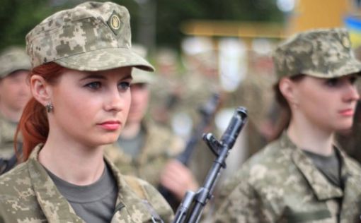 Украинки на воинском учете не смогут выезжать за границу