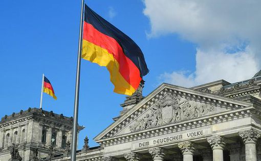 В Германии запретили советские флаги и георгиевские ленты