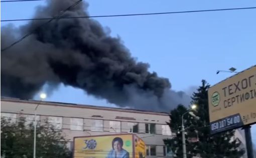 В Черновцах начался масштабный пожар на мебельной фабрике