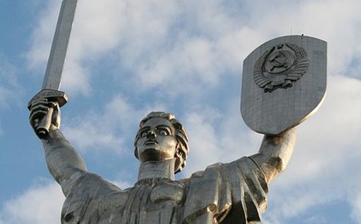 На монументе "Родина-мать" герб СССР заменят на герб Украины до 24 августа