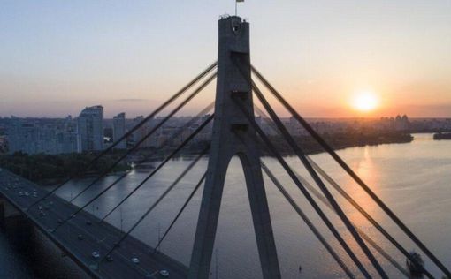 В Киеве для проезда открыли два моста через Днепр