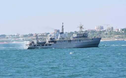 Корабль украинских ВМС чуть не утонул в Черном море