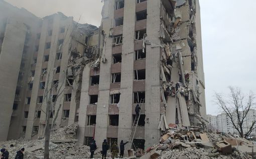 Удар по многоэтажке в Чернигове: поиски людей продолжаются